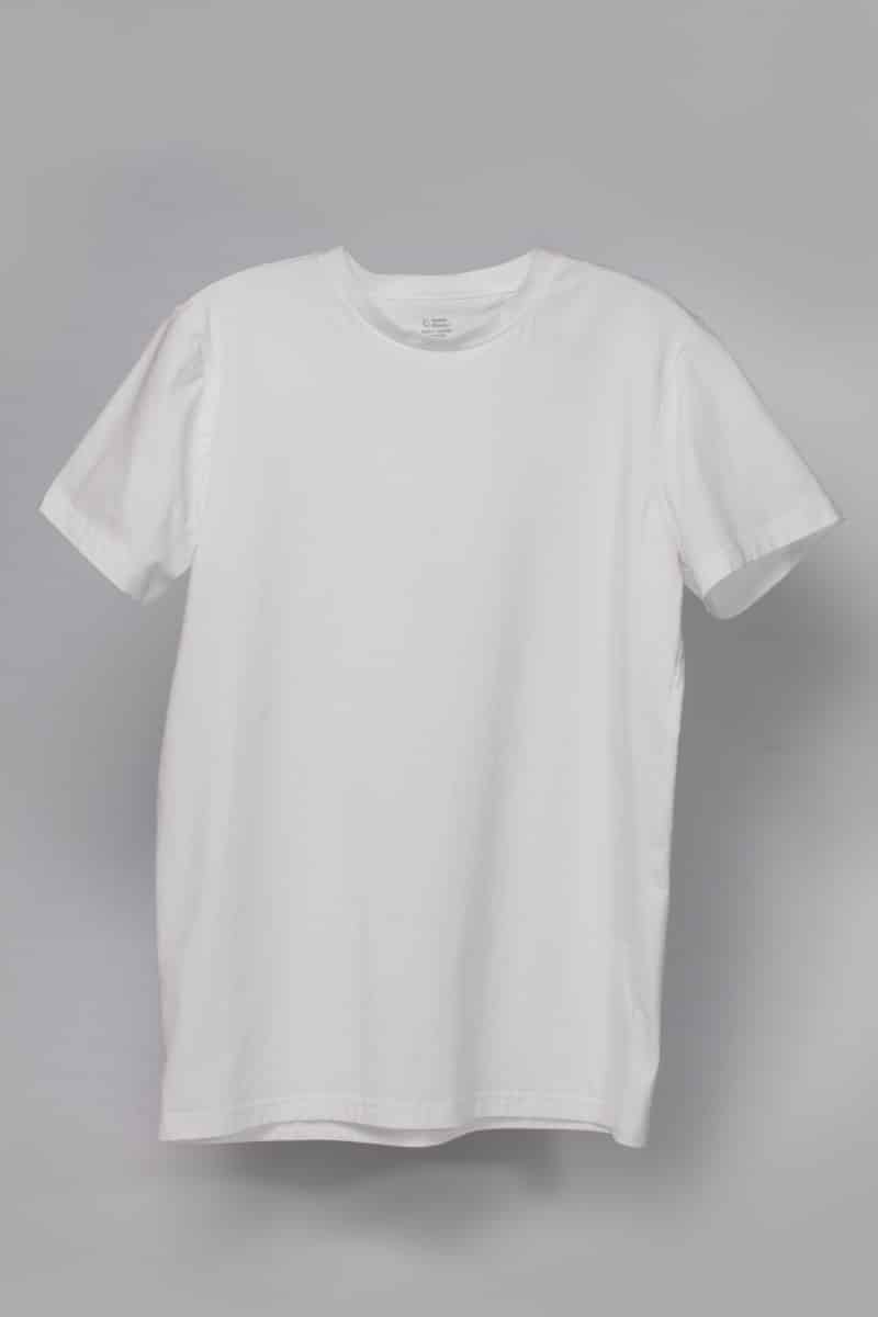 Experience all-day comfort with our premium cotton men's tee crewneck, featuring new technology that reduces pilling, shrinking, and fading. Made in Sri Lanka and imported, it is a must-have in your wardrobe